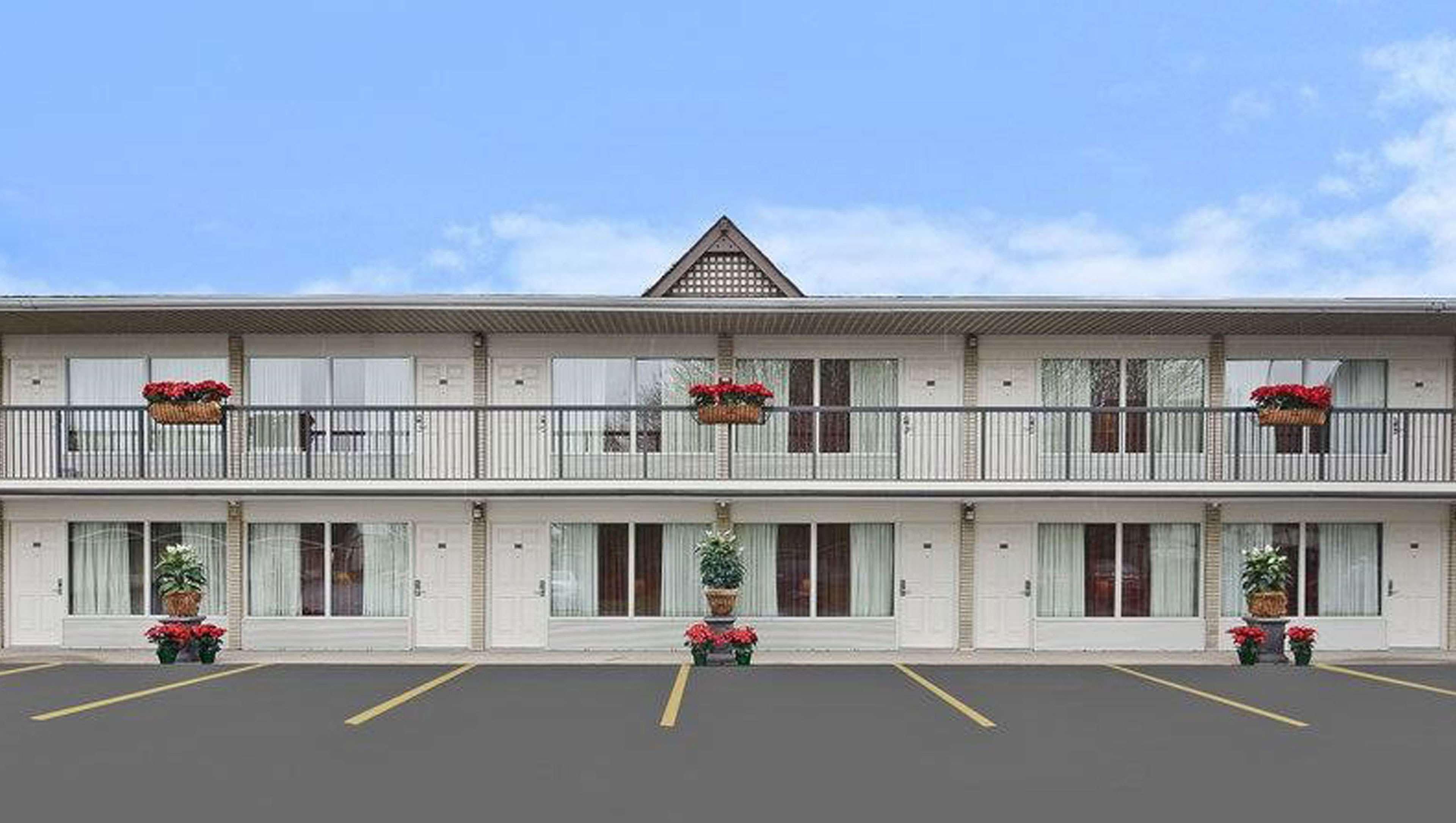 Days Inn By Wyndham Birch Run Eksteriør billede
