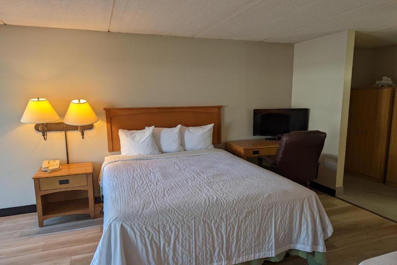 Days Inn By Wyndham Birch Run Eksteriør billede
