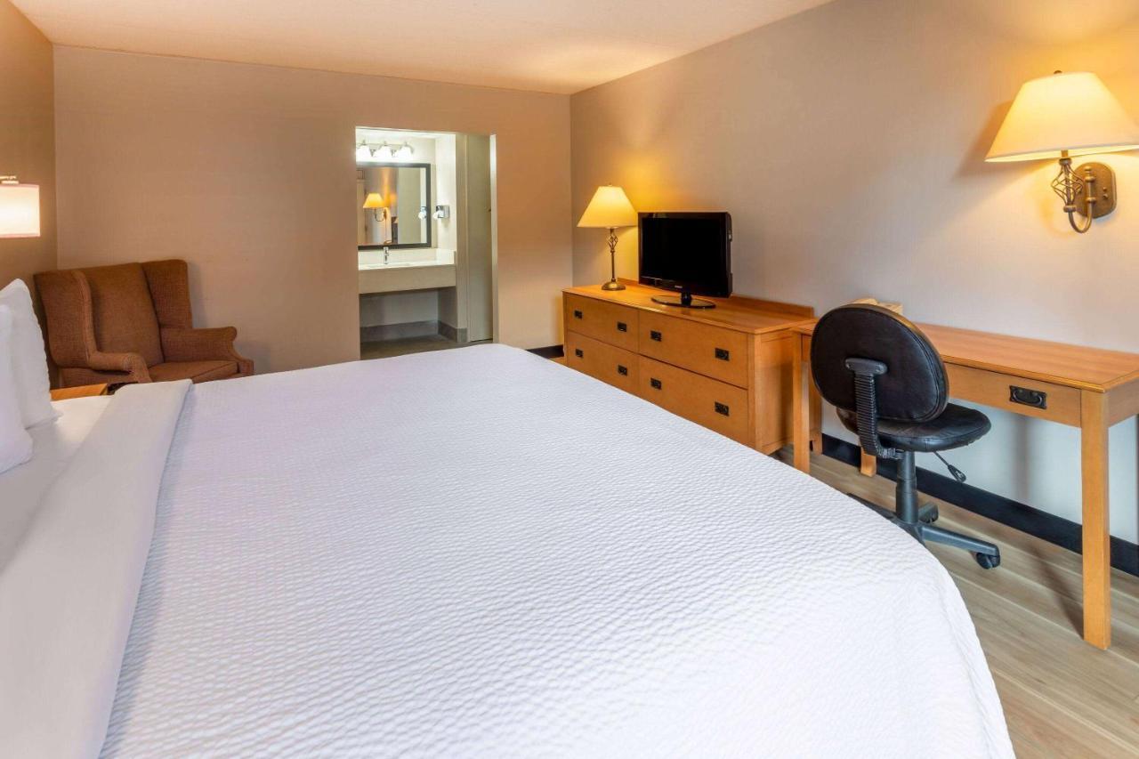 Days Inn By Wyndham Birch Run Eksteriør billede