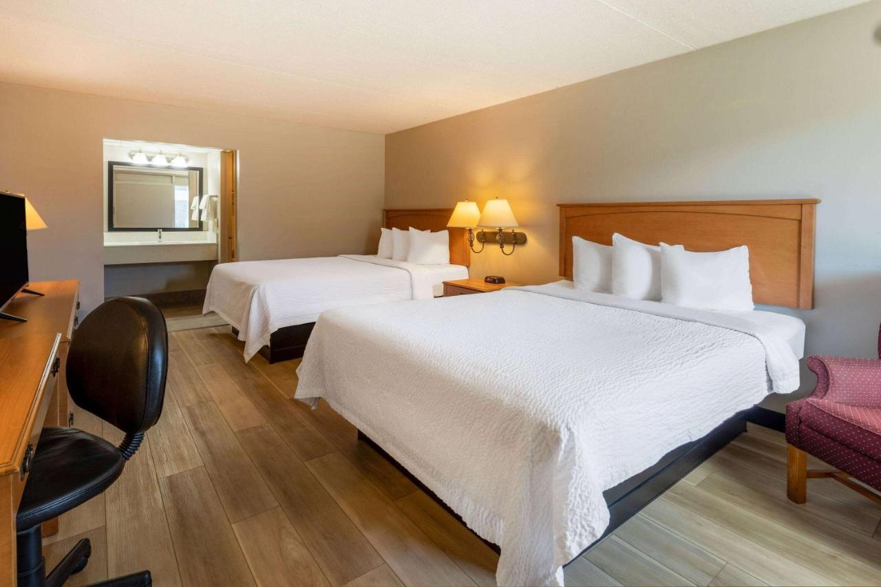 Days Inn By Wyndham Birch Run Eksteriør billede