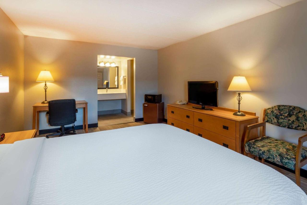Days Inn By Wyndham Birch Run Eksteriør billede