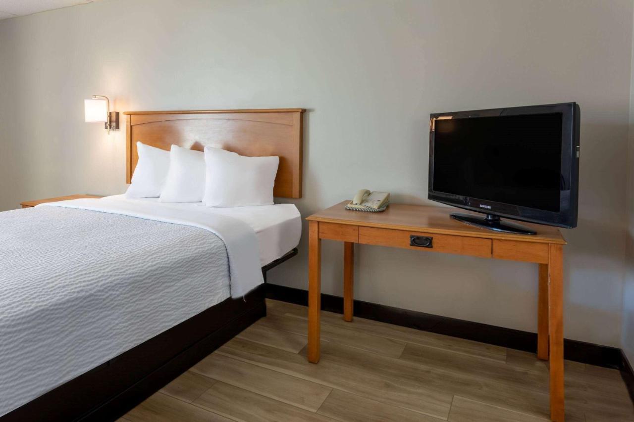 Days Inn By Wyndham Birch Run Eksteriør billede