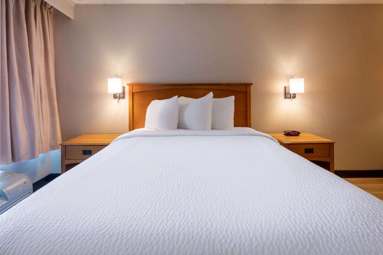 Days Inn By Wyndham Birch Run Eksteriør billede